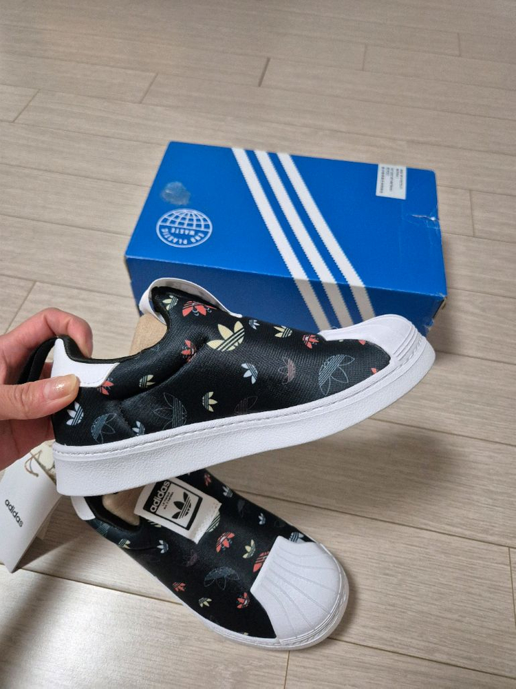 쿨거래시 5만9천! 당일발송! 미착용 새제품 아디다스 슈퍼스타 360 끈없는 편한운동화 사이즈 200 이미지