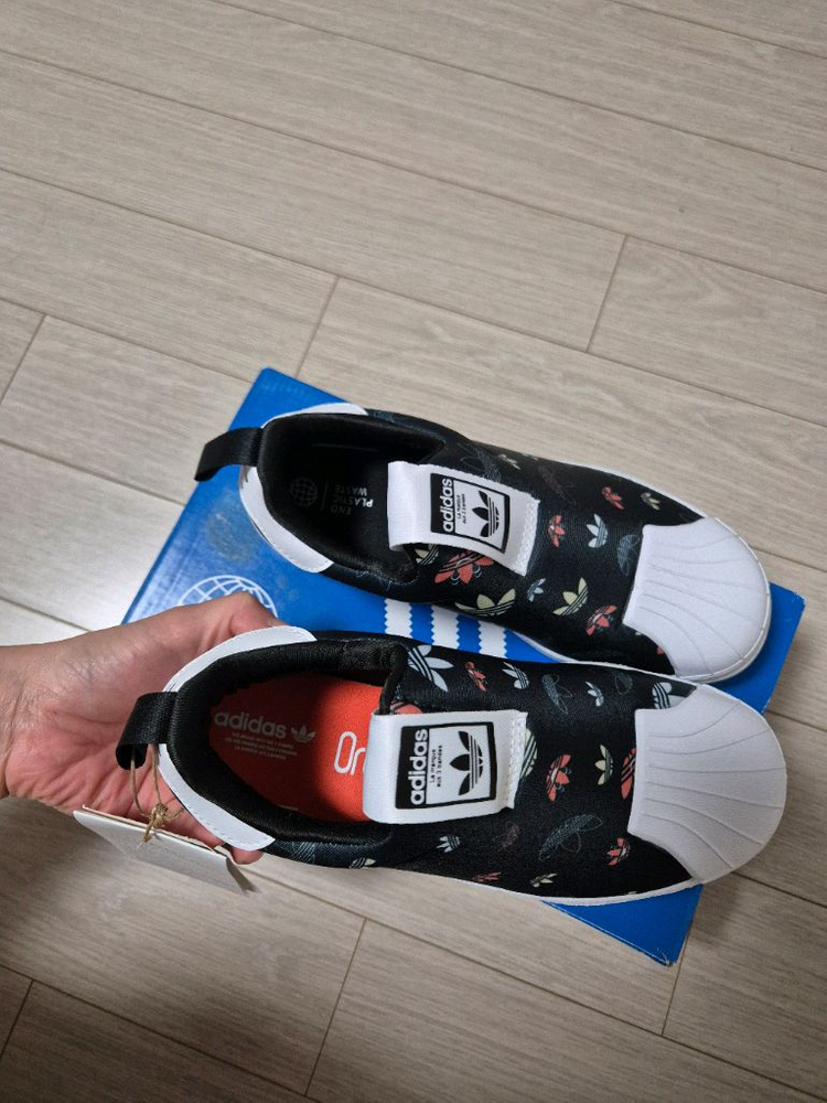 쿨거래시 5만9천! 당일발송! 미착용 새제품 아디다스 슈퍼스타 360 끈없는 편한운동화 사이즈 200 이미지