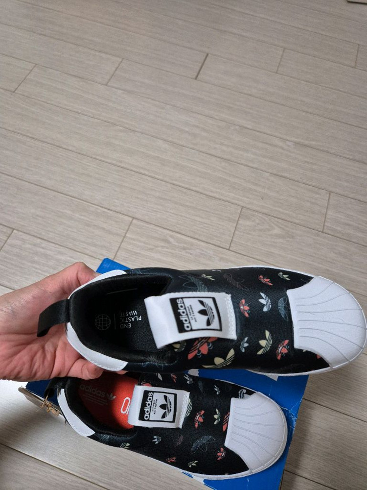 쿨거래시 5만9천! 당일발송! 미착용 새제품 아디다스 슈퍼스타 360 끈없는 편한운동화 사이즈 200 이미지