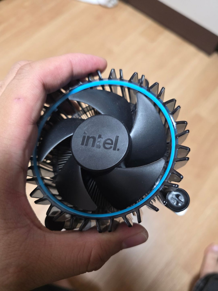 인텔 i7-12700 CPU + 쿨러 이미지