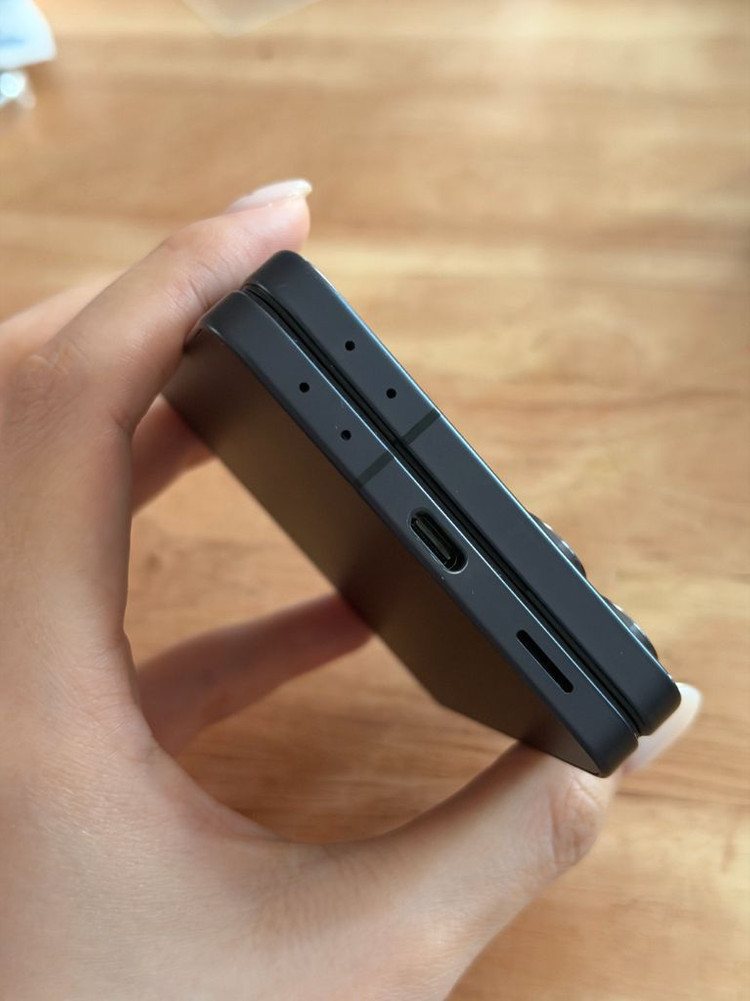 갤럭시 Z플립7 512 블랙 이미지