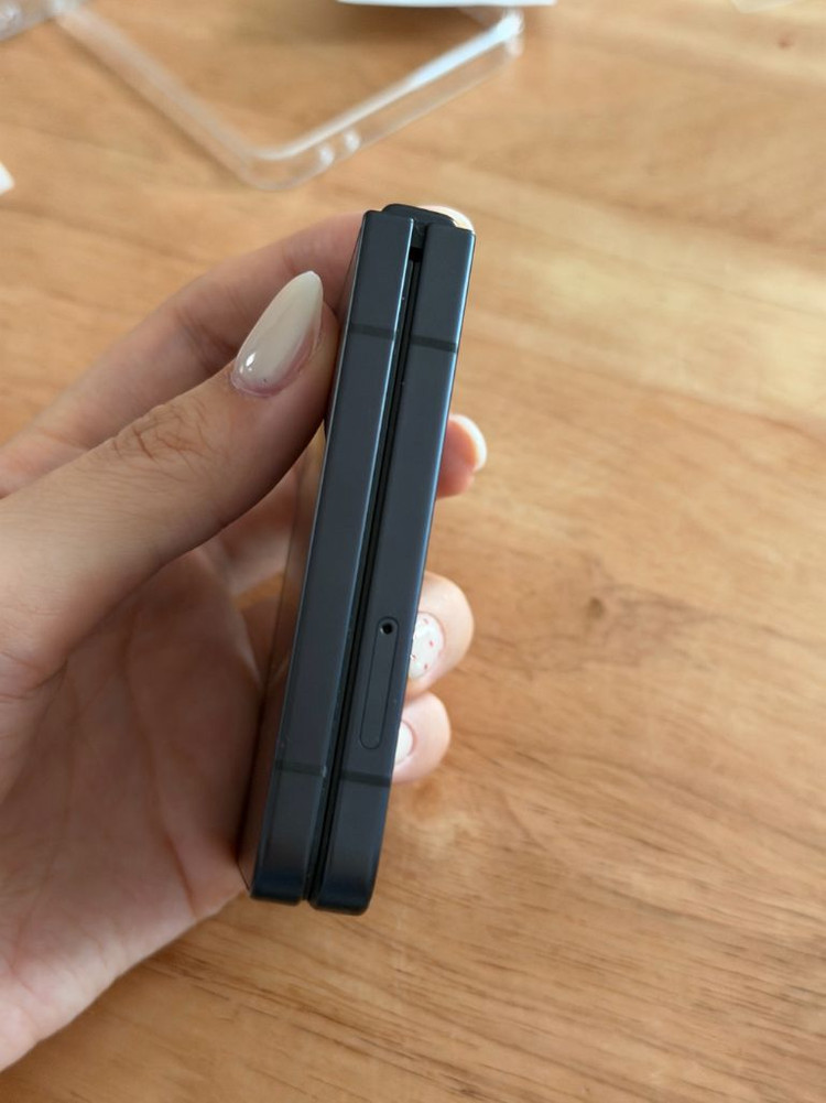 갤럭시 Z플립7 512 블랙 이미지