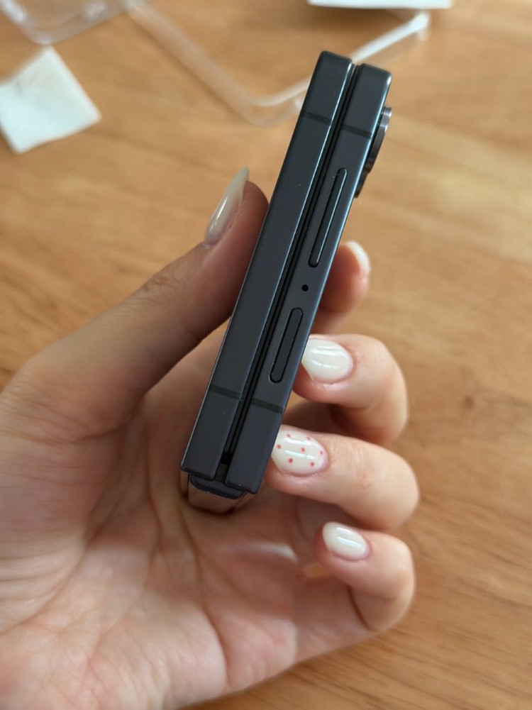 갤럭시 Z플립7 512 블랙 이미지