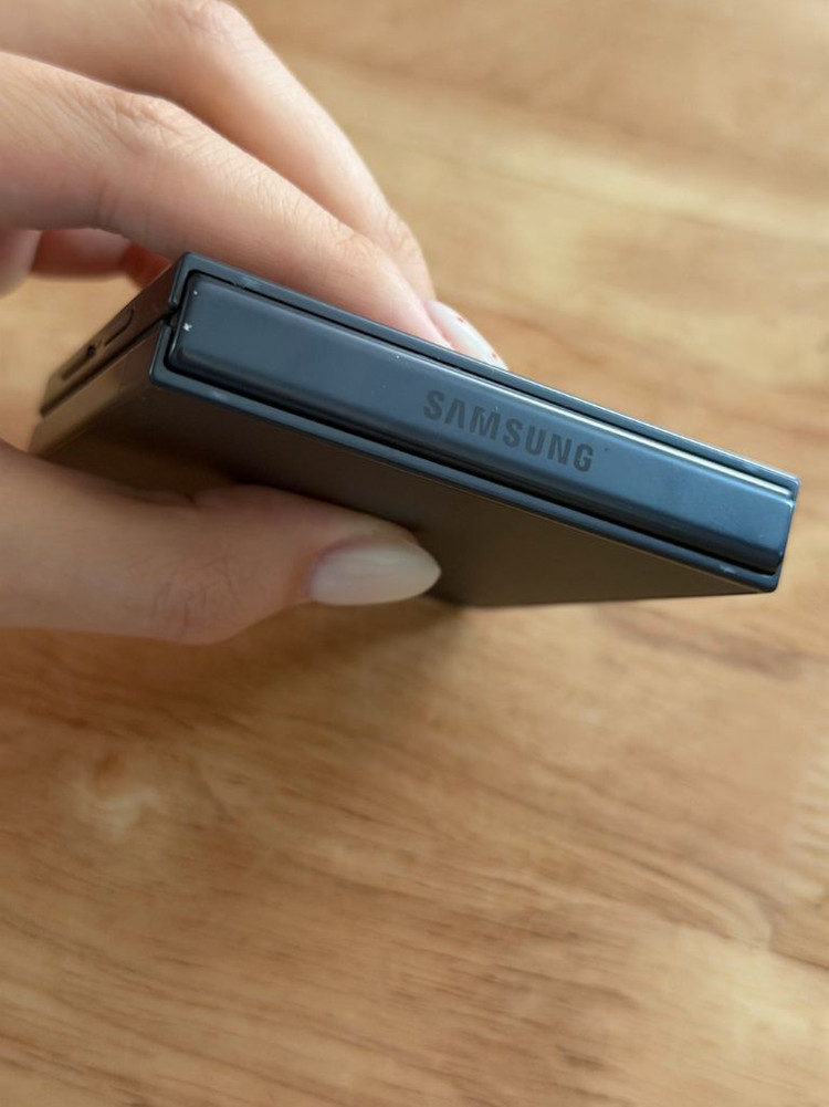 갤럭시 Z플립7 512 블랙 이미지