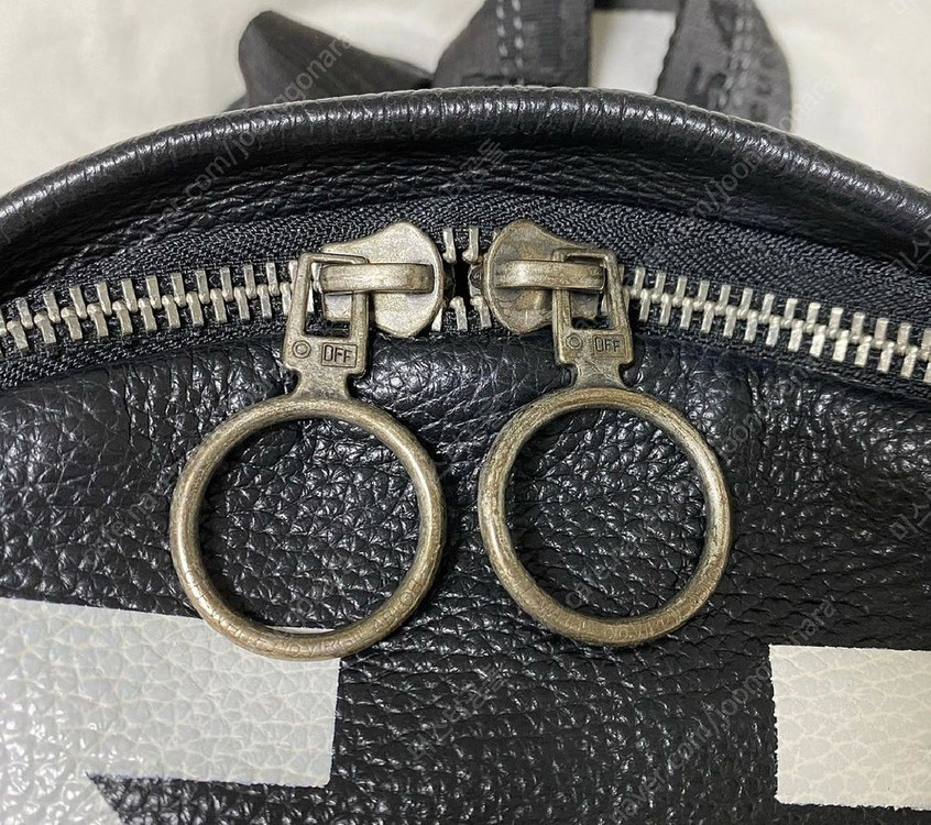오프화이트 OFF WHITE 에로우 로고 가죽 레더 백팩 판매합니다 이미지