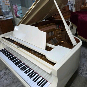 영창그랜드피아노 화이트 이미지