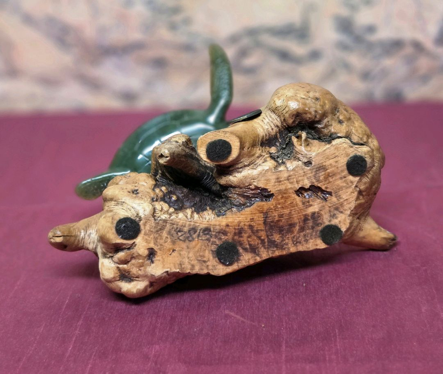 *John Perry 제작.수지로 만든 거북이 조각상 이미지