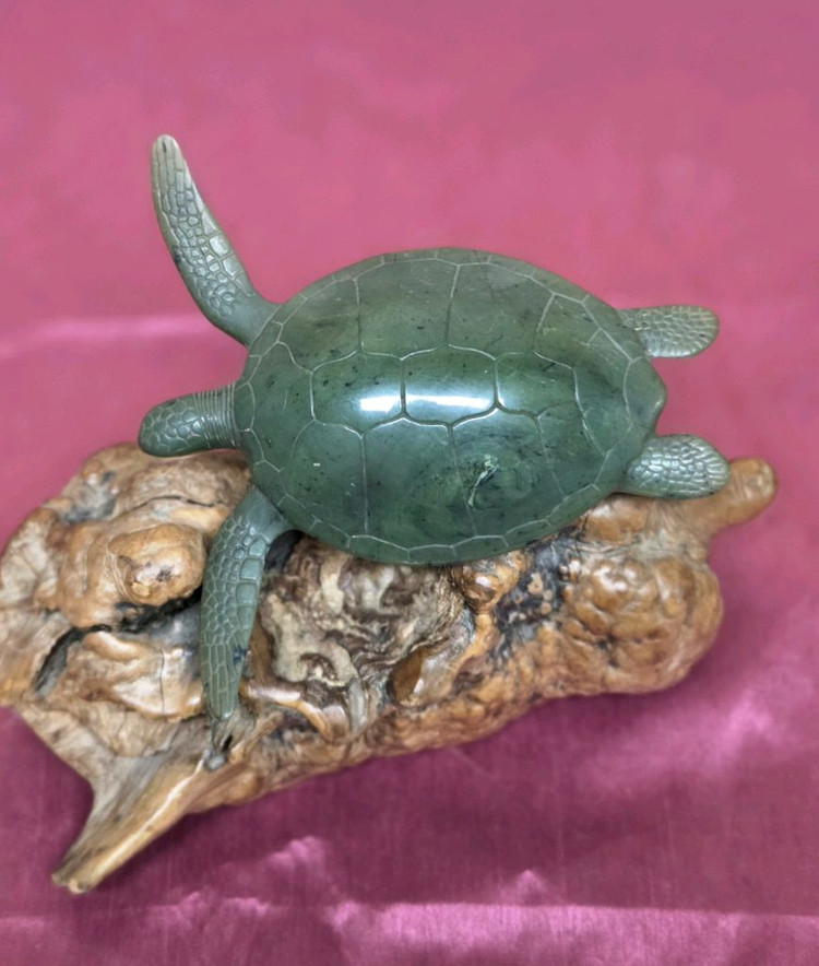 *John Perry 제작.수지로 만든 거북이 조각상 이미지
