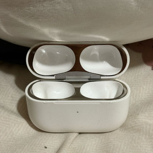 에어팟 프로2 본체 8핀 팝니다 이미지