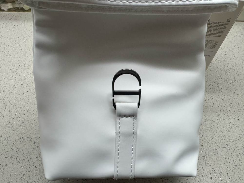 디올 스노우 화이트 화장품 파우치 이미지