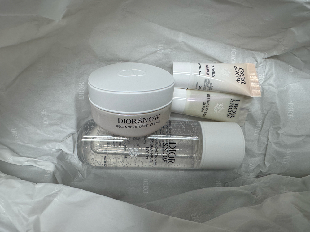 디올 스노우 화이트 화장품 파우치 이미지