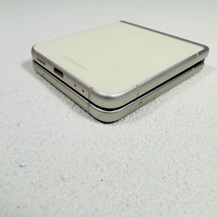 갤럭시Z플립3 크림색상 무잔상 256G 판매합니다 이미지