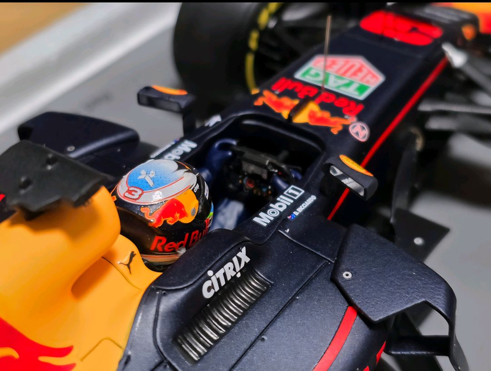 f1 다이캐스트 스파크 Spark 1/18 Red Bull RB13 Spanish GP 2017 신품 이미지