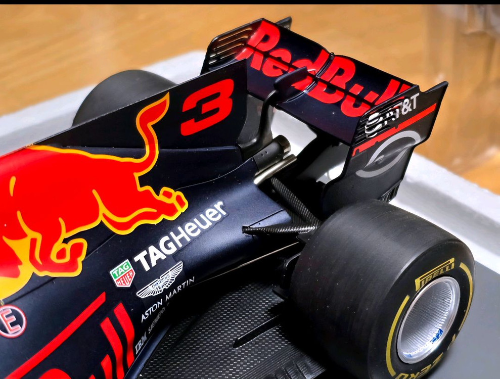 f1 다이캐스트 스파크 Spark 1/18 Red Bull RB13 Spanish GP 2017 신품 이미지