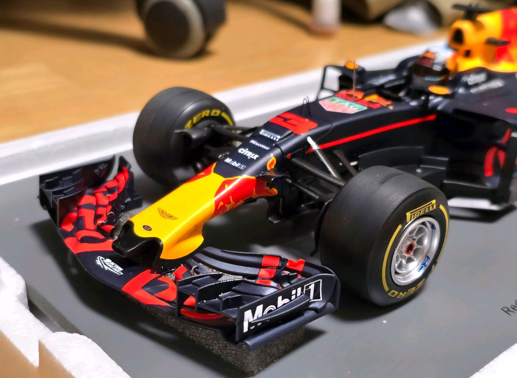 f1 다이캐스트 스파크 Spark 1/18 Red Bull RB13 Spanish GP 2017 신품 이미지