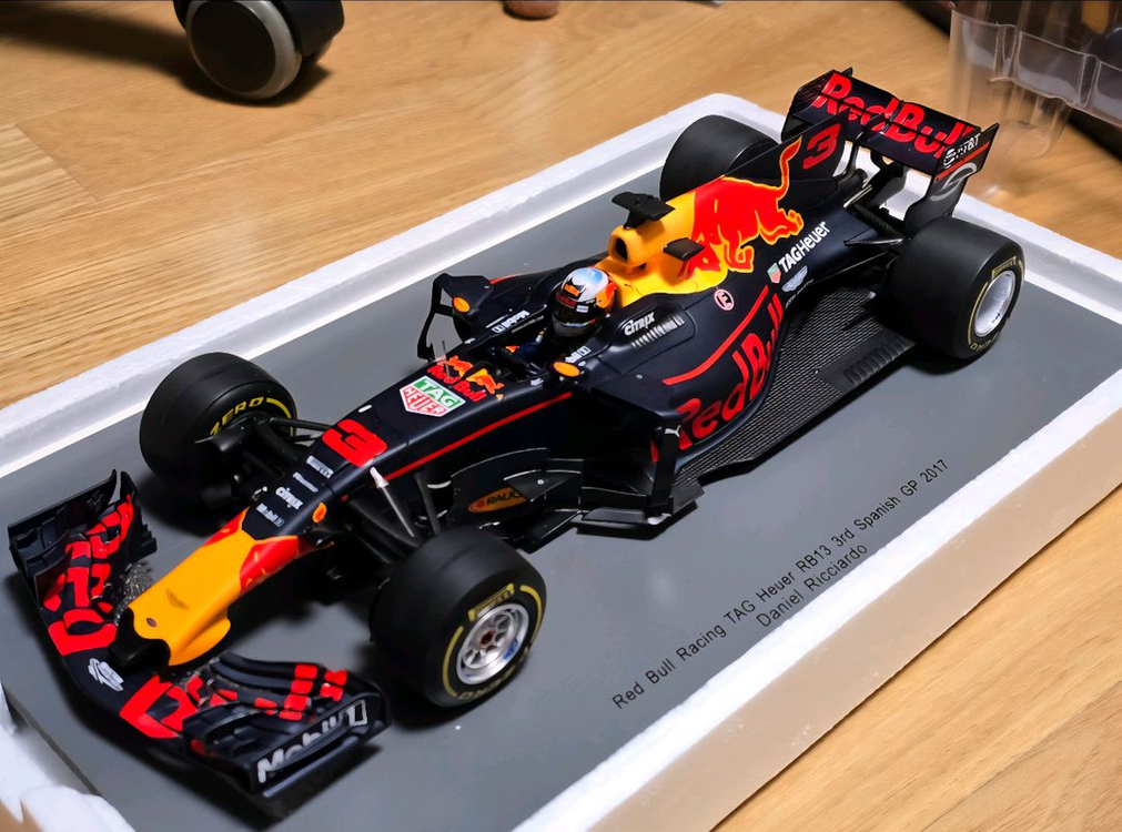 f1 다이캐스트 스파크 Spark 1/18 Red Bull RB13 Spanish GP 2017 신품 이미지