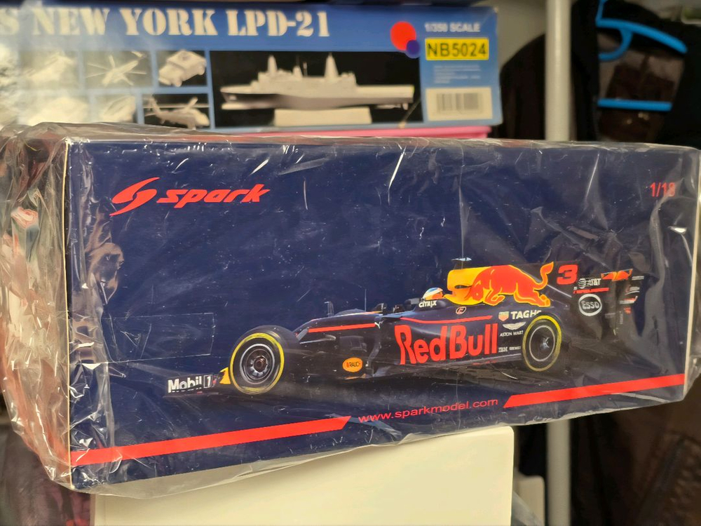 f1 다이캐스트 스파크 Spark 1/18 Red Bull RB13 Spanish GP 2017 신품 이미지