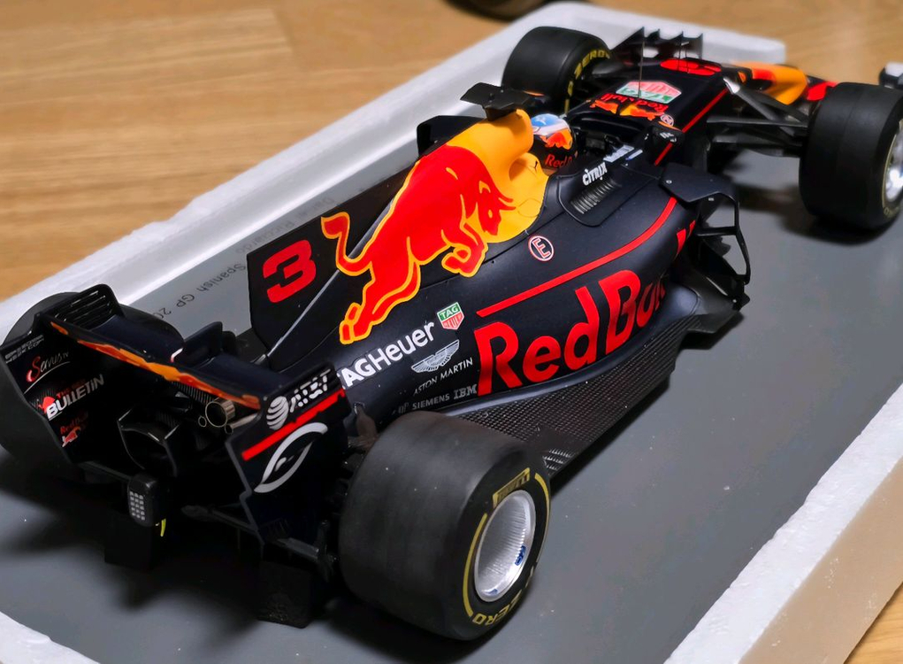 f1 다이캐스트 스파크 Spark 1/18 Red Bull RB13 Spanish GP 2017 신품 이미지