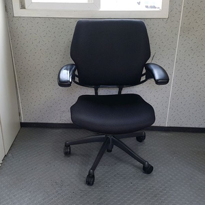 명품의자 humanscale(휴먼스케일)의Freedomtask의자 이미지