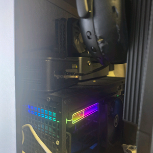 9950x 9070xt b650m 32gb 4tb 이미지