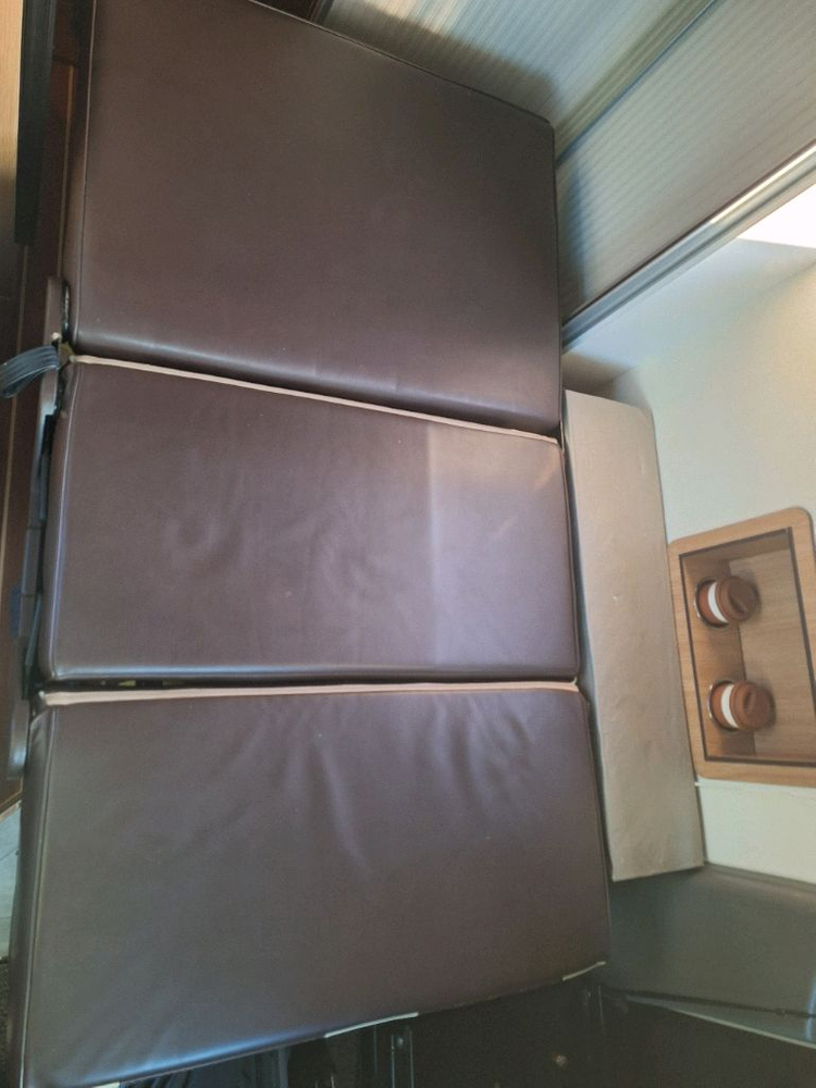 르노마스터 캠핑카 이미지