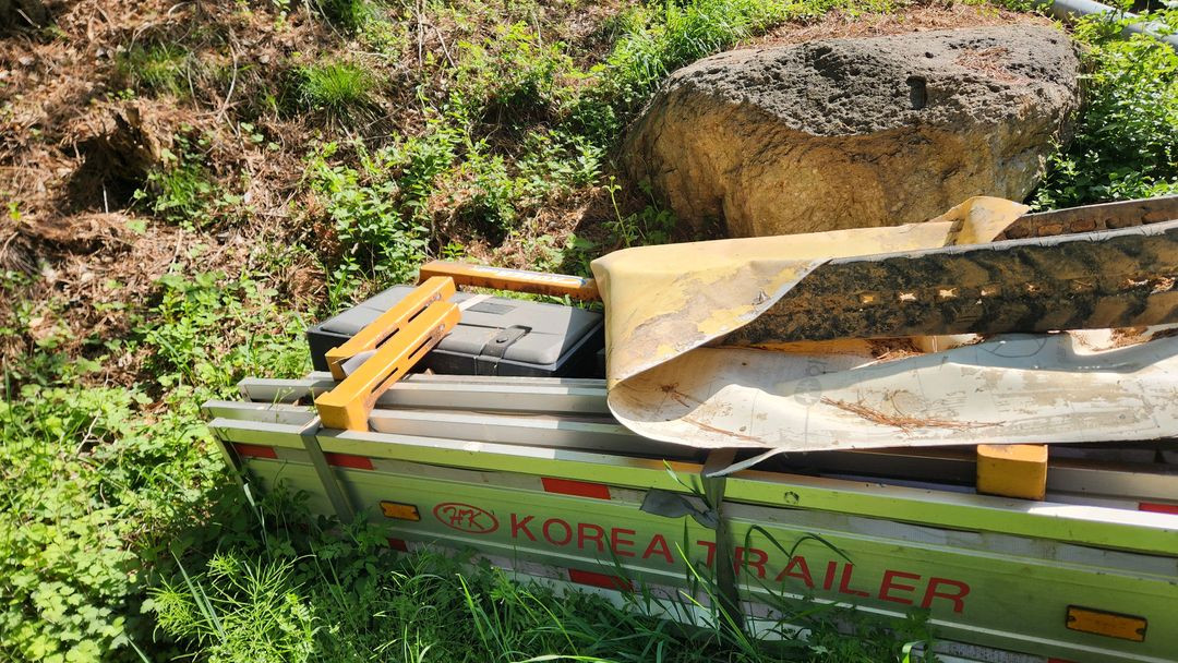 추레라 츄레라 트레일러 트레일르 샷시 안전대 옆가드 공구통 가드 옆밤바 이미지