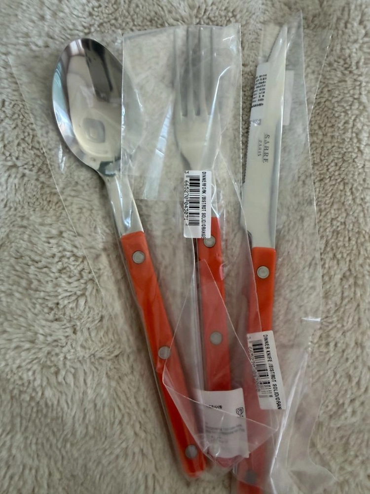 사브르 비스트로 샤이니 디너세트 입니다. 이미지