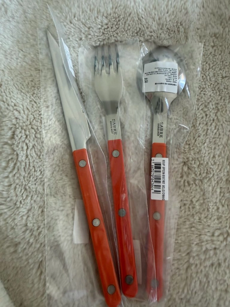 사브르 비스트로 샤이니 디너세트 입니다. 이미지