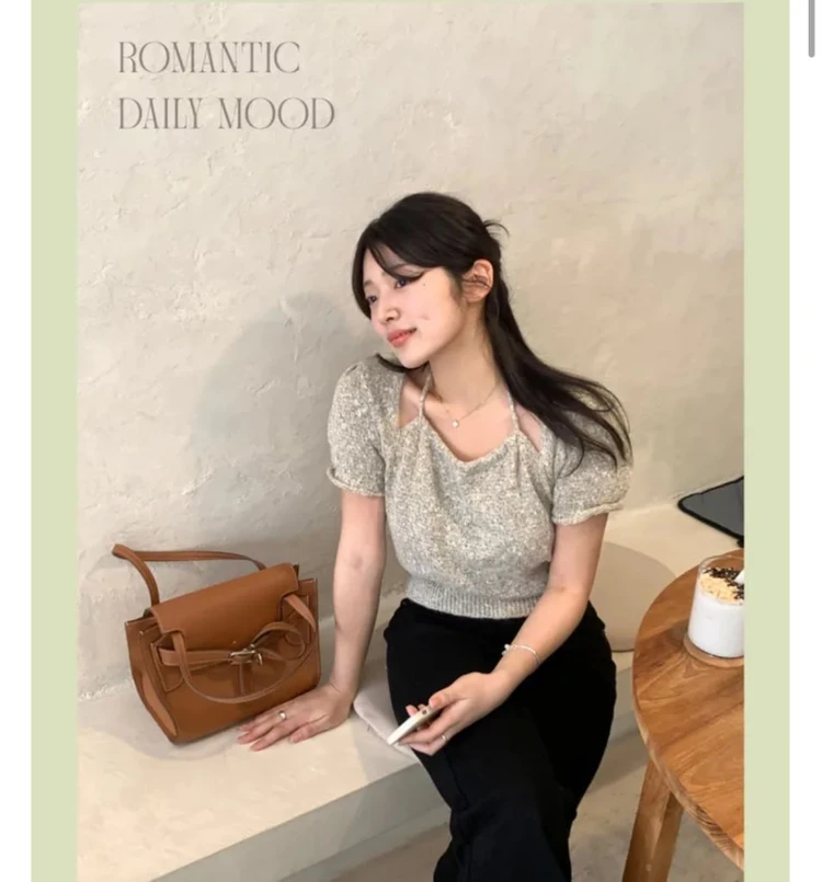 홀터넥 반팔니트 이미지