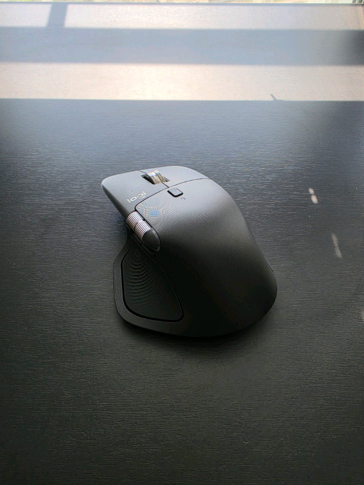 로지텍 MX MASTER 4 마우스 이미지