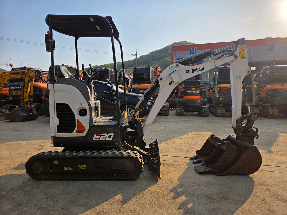 밥캣 바브캣 중고 미니굴삭기 1.8톤급 년식 좋아요 가격 저렴해요 이미지