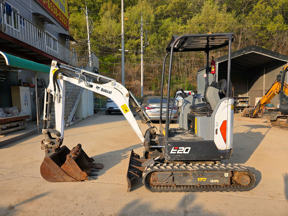 밥캣 바브캣 중고 미니굴삭기 1.8톤급 년식 좋아요 가격 저렴해요 이미지
