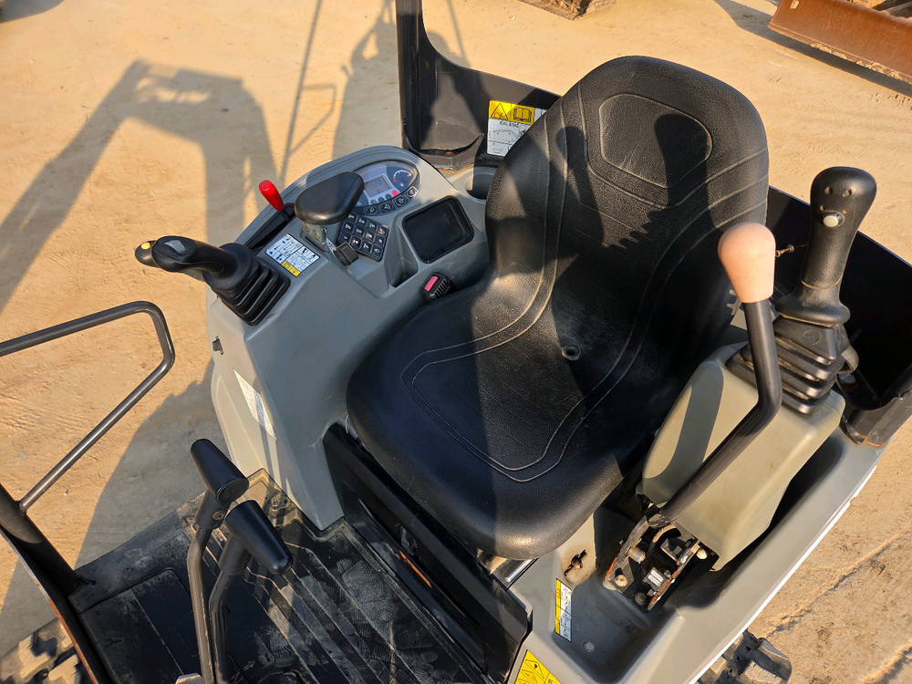 밥캣 바브캣 중고 미니굴삭기 1.8톤급 년식 좋아요 가격 저렴해요 이미지