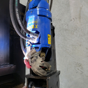 미니굴삭기 용 유압오거드릴 이미지