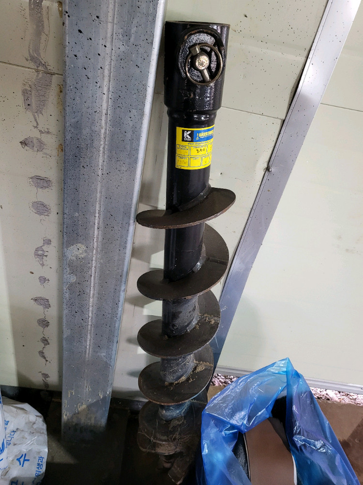 미니굴삭기 용 유압오거드릴 이미지