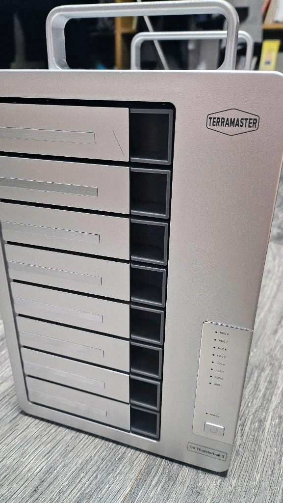 테라마스터 D8 Thunderbolt 3 외장 하드 - 안심되는 중고거래