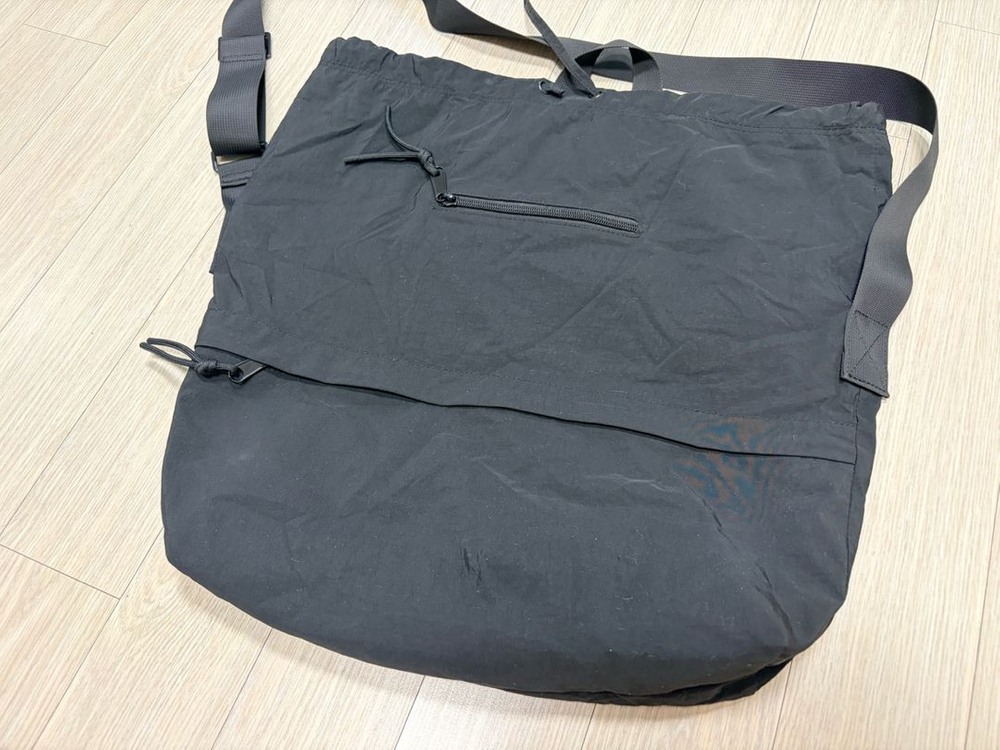 메종미네드 숄더백 DRAW STRING SHOULDER BAG SMALL BLACK 1회착 이미지