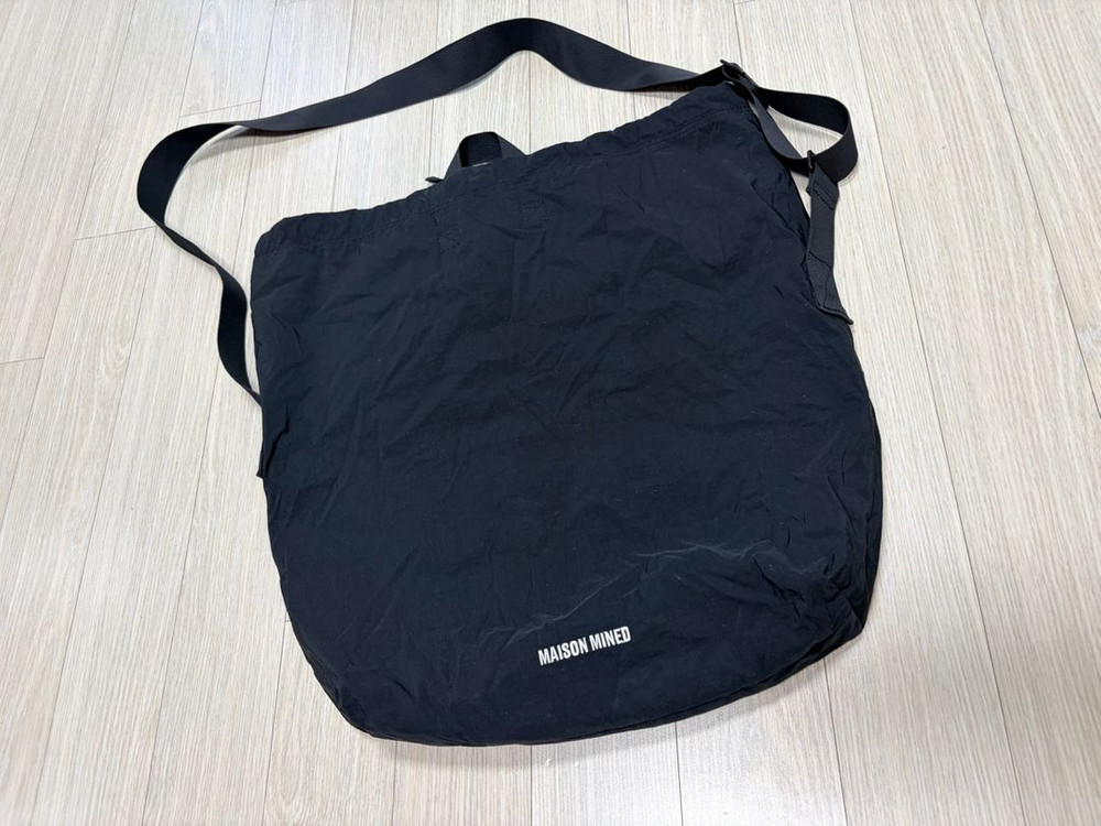 메종미네드 숄더백 DRAW STRING SHOULDER BAG SMALL BLACK 1회착 이미지