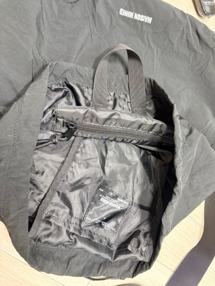 메종미네드 숄더백 DRAW STRING SHOULDER BAG SMALL BLACK 1회착 이미지