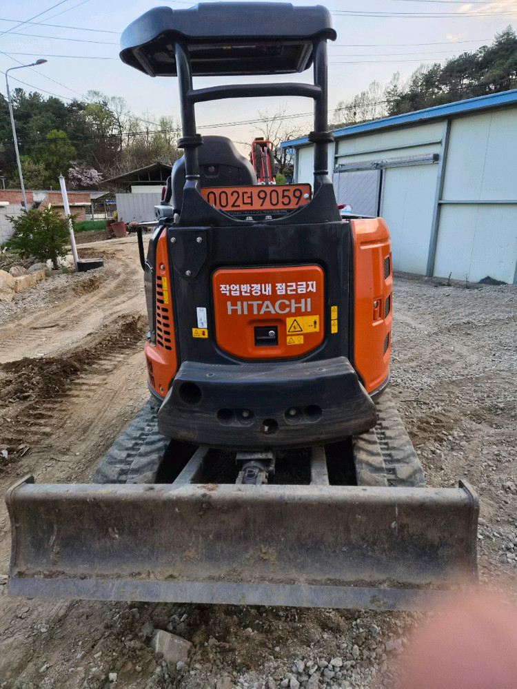 히타치 ZX35U 900시간대 가동 2021년식 3.5톤 미니굴삭기 035굴삭기 이미지