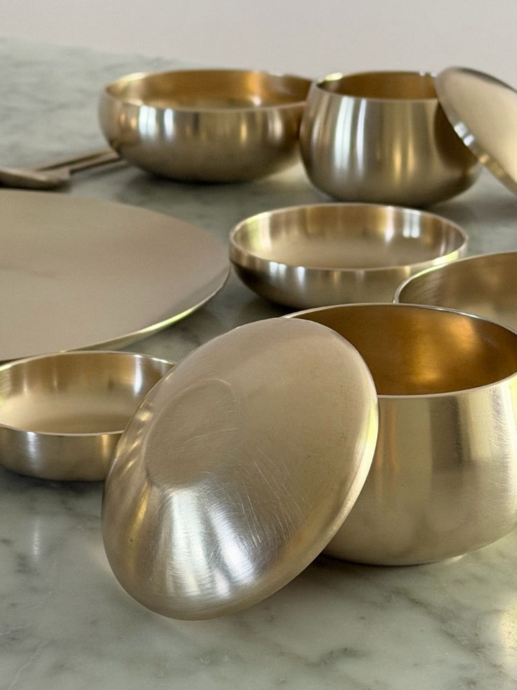 유기 그릇 대한민국 인간문화재 국가중요무형문화재 제77호 향원 김근수 4인 유기 반상기 이미지