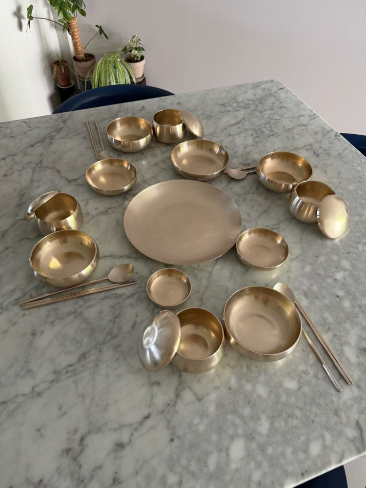 유기 그릇 대한민국 인간문화재 국가중요무형문화재 제77호 향원 김근수 4인 유기 반상기 이미지