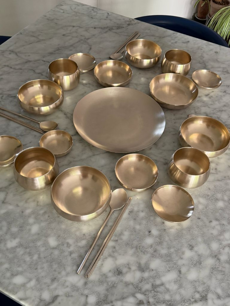 유기 그릇 대한민국 인간문화재 국가중요무형문화재 제77호 향원 김근수 4인 유기 반상기 이미지