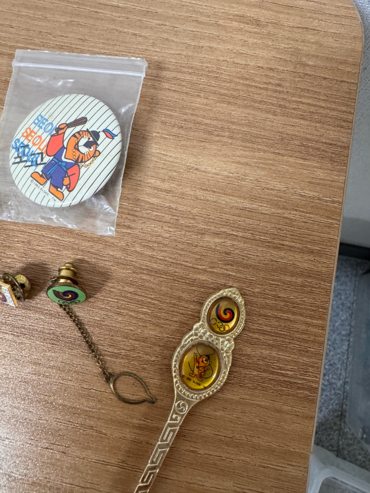 88올림픽 뱃지 및 기타 올림픽 해외 뺏지 서울올림픽 판매 레트로 고전 옛날 프로스펙스 액티브 이미지