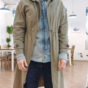 JAJU 올리브컬러 롱 후드 사파리 택포23,000원 입니다 평소 여성용 55~66 입으시면 루즈하게 연출가능합니다 이미지