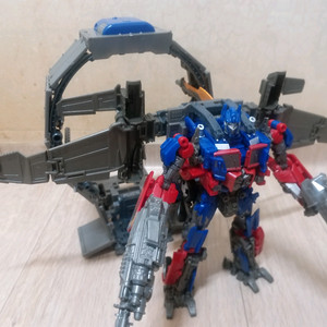 트랜스포머 버즈워시 옵티머스 프라임 이미지