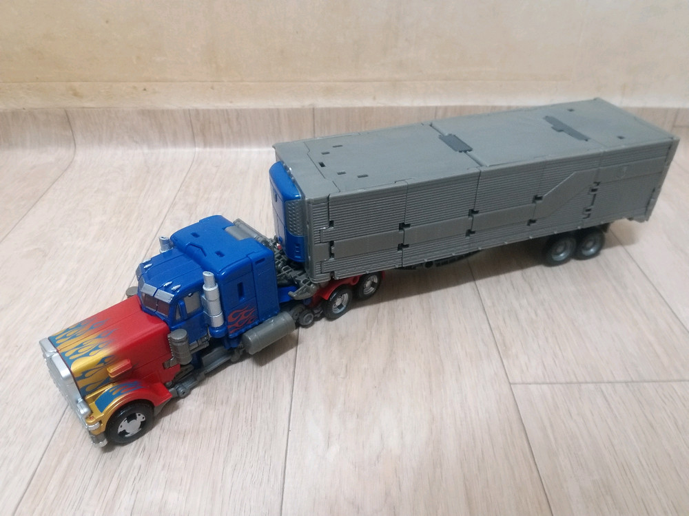 트랜스포머 버즈워시 옵티머스 프라임 이미지