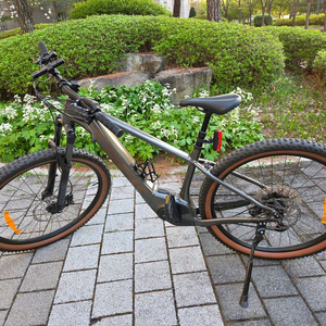 트렉 마린플러스 8 MTB 전기자전거 이미지