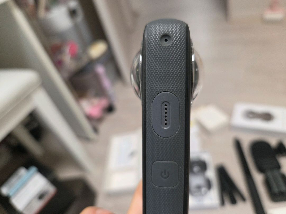 인스타360 ONE X2 풀박스 구성품 이미지