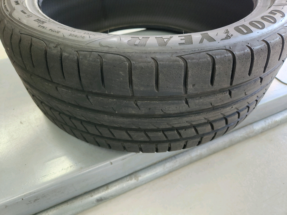 굿이어 이글 F1 런플렛245/40*20 이미지